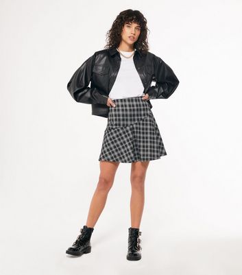 Black Check Flippy Mini Skirt | New Look