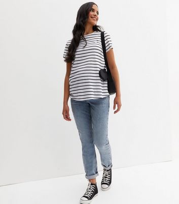 New Look Maternity Mom Jean in Light Blue