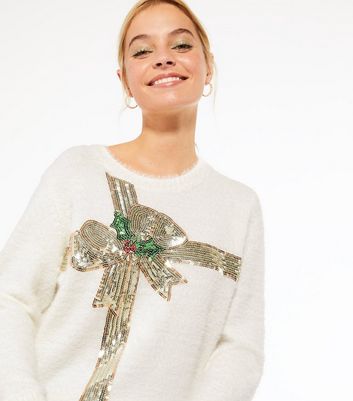 cream xmas jumper with red bow