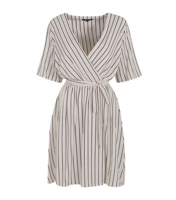 white wrap dress short sleeve