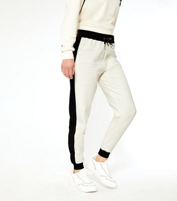 Joggers store white stripe