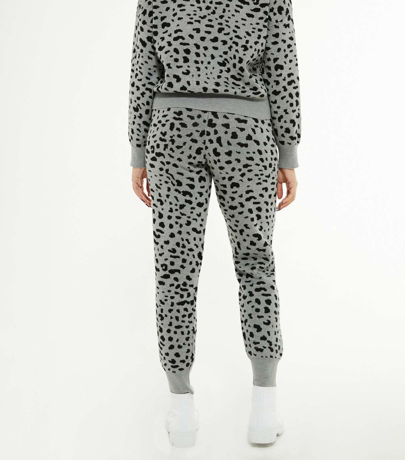 Petite Light Grey Leopard Print Knit Joggers Image 4