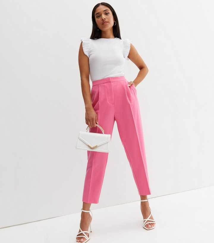 https://media2.newlookassets.com/i/newlook/672978676/womens/clothing/trousers/petite-bright-pink-slim-leg-trousers.jpg?strip=true&qlt=50&w=720