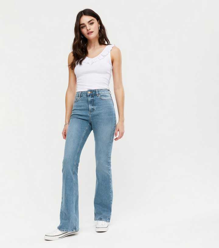 https://media2.newlookassets.com/i/newlook/675167040/womens/clothing/jeans/blue-high-waist-brooke-flared-jeans.jpg?strip=true&qlt=50&w=720