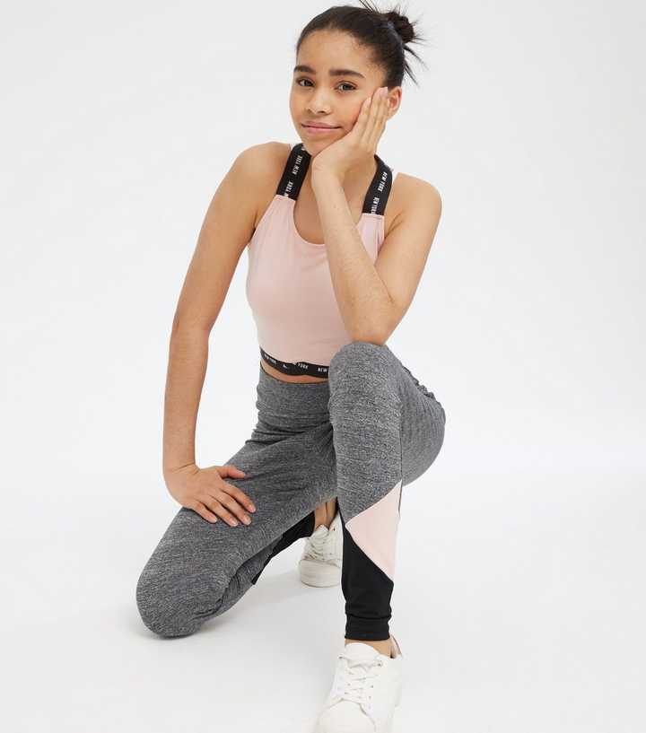 https://media2.newlookassets.com/i/newlook/675739404/girls/girls-clothing/sportswear/girls-grey-colour-block-sports-leggings.jpg?strip=true&qlt=50&w=720