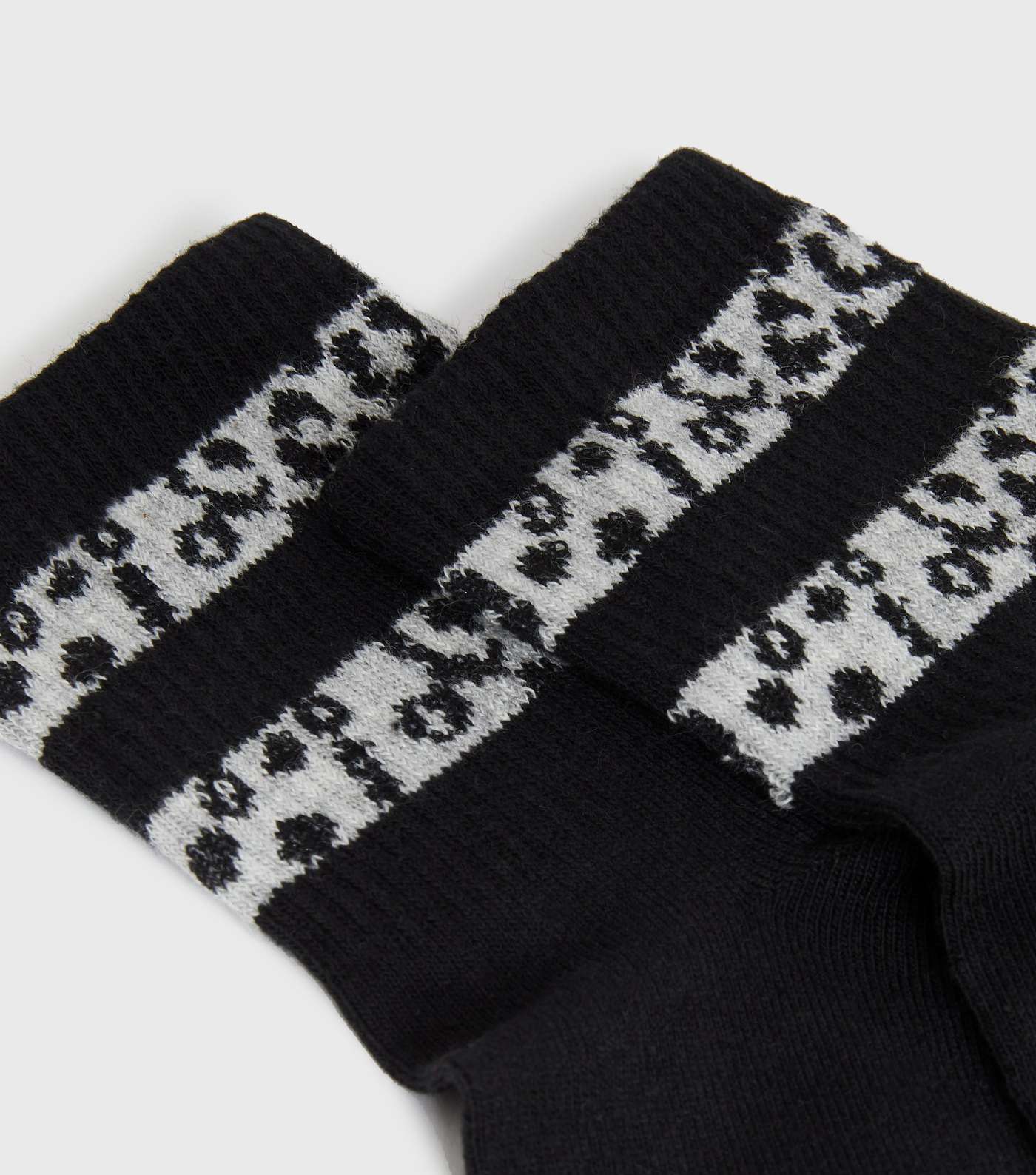 Grey Leopard Stripe Pattern Ankle Socks Image 2