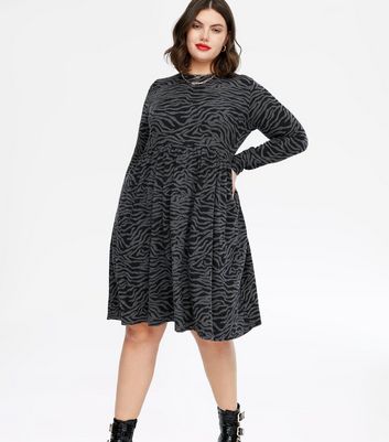 grey print dress
