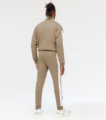 Nike camel online joggers