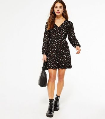 Petite Black Ditsy Floral Puff Sleeve Tea Dress New Look