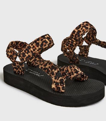 Leopard print hot sale chunky sandals