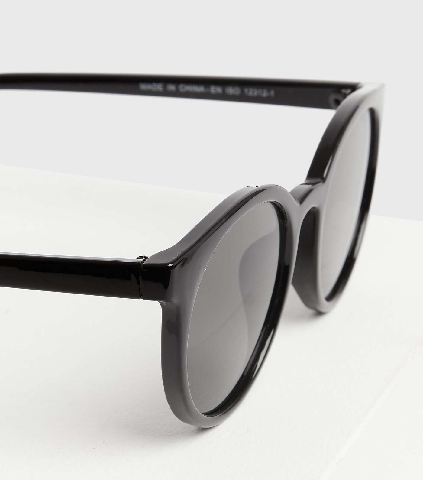 Black Slim Frame Round Sunglasses Image 3