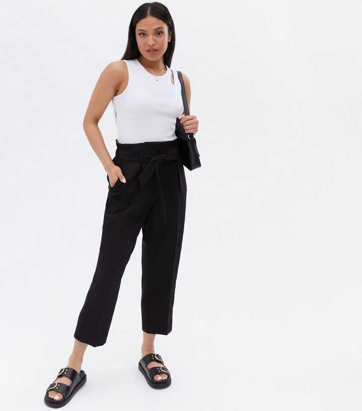 https://media2.newlookassets.com/i/newlook/683858901/womens/clothing/trousers/petite-black-short-leg-elasticated-tie-waist-trousers.jpg?strip=true&qlt=50&w=720