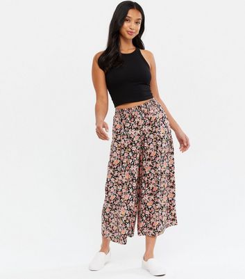 Black Ditsy Floral Wide Leg Crop Trousers  New Look