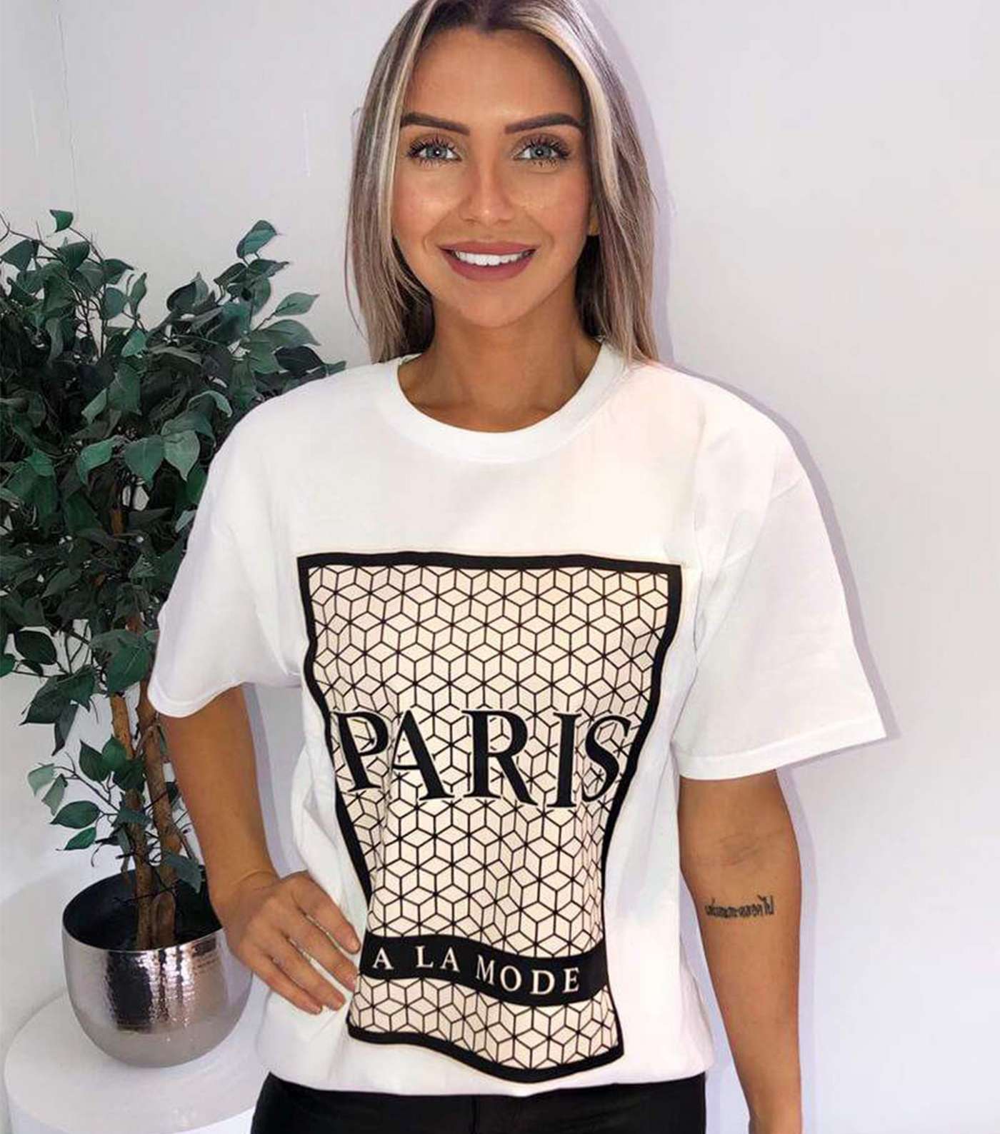AX Paris White À La Mode Logo T-Shirt Image 2