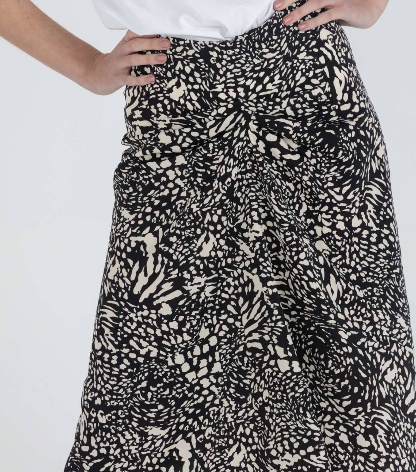 Zibi London Black Leopard Print Midi Skirt Image 2