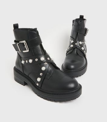 Black leather boots with pearls sale