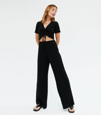 Petite Black Crinkle Wide Leg Trouser  In The Style