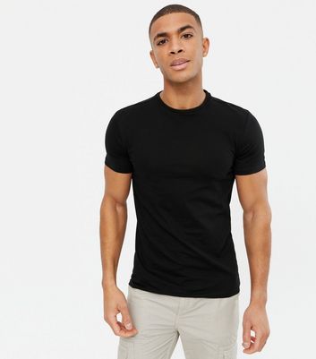 black crew neck shirt