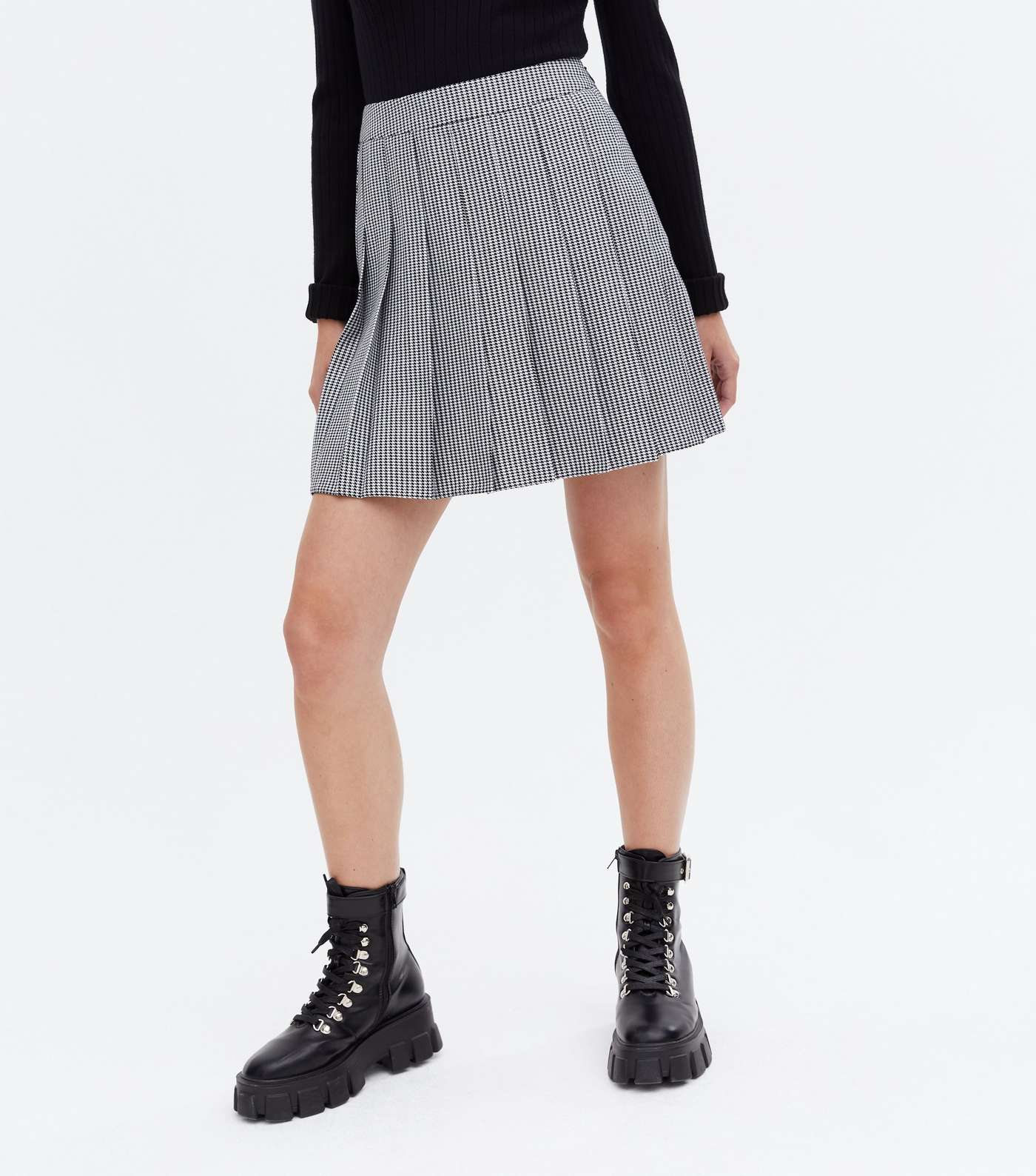 Black Dogtooth Pleated Mini Tennis Skirt Image 2