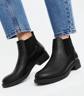 Round toe cheap chelsea boots