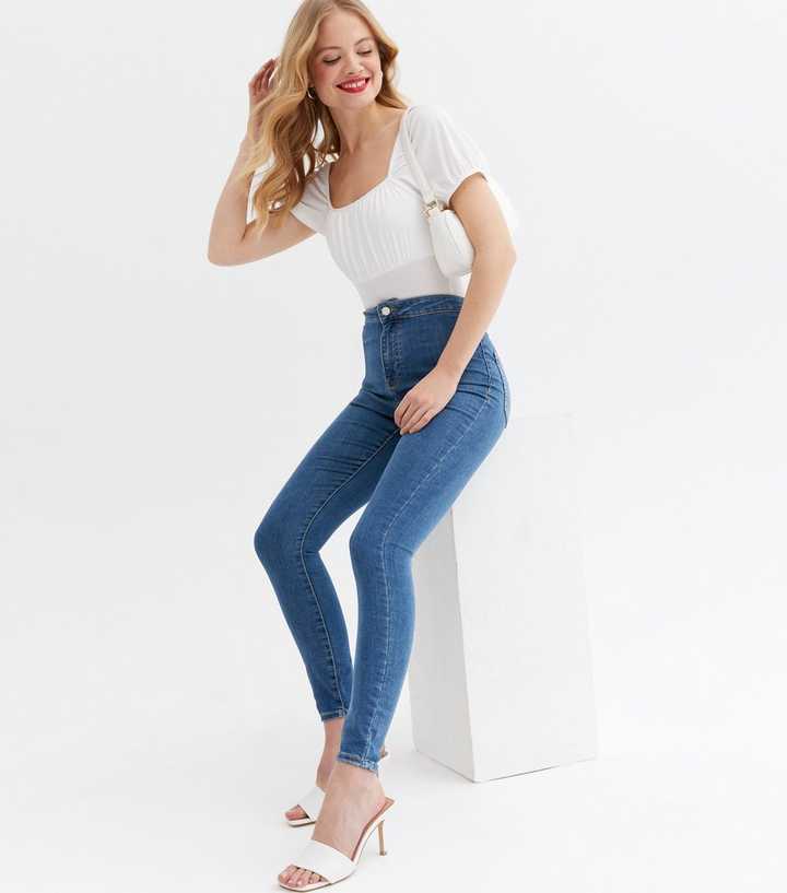 https://media2.newlookassets.com/i/newlook/692936540/womens/clothing/jeans/blue-mid-wash-high-waist-hallie-super-skinny-jeans.jpg?strip=true&qlt=50&w=720
