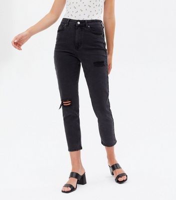 black mom jeans baggy