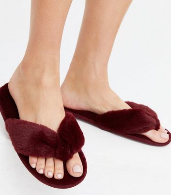 Burgundy Faux Fur Flip Flop Slippers New Look