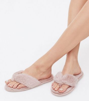 White fur best sale flip flops