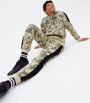 Camo joggers hot sale with stripe