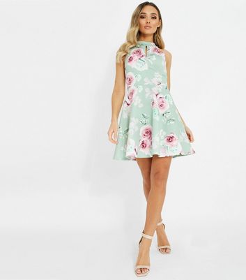 Mint green sale dress quiz