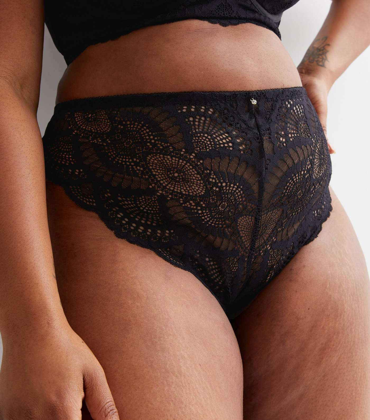 Curves Black Scallop Lace Thong Image 2