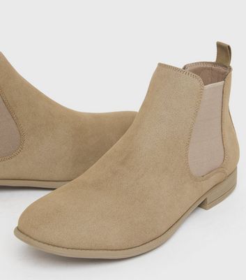 beige round toe chelsea boot