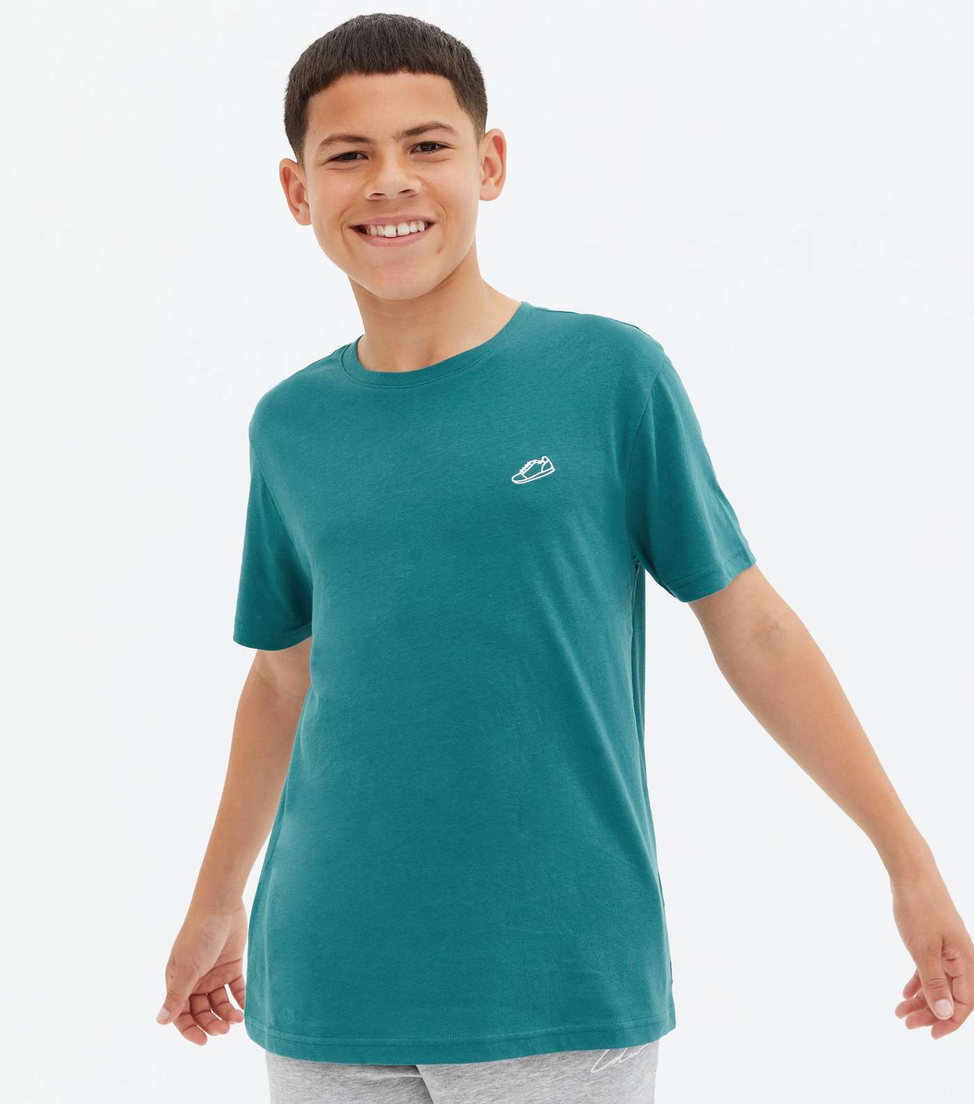 Boys 3 Pack Black Teal and White Mixed Embroidered T-Shirts Image 4