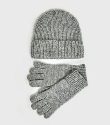 gray hat and gloves