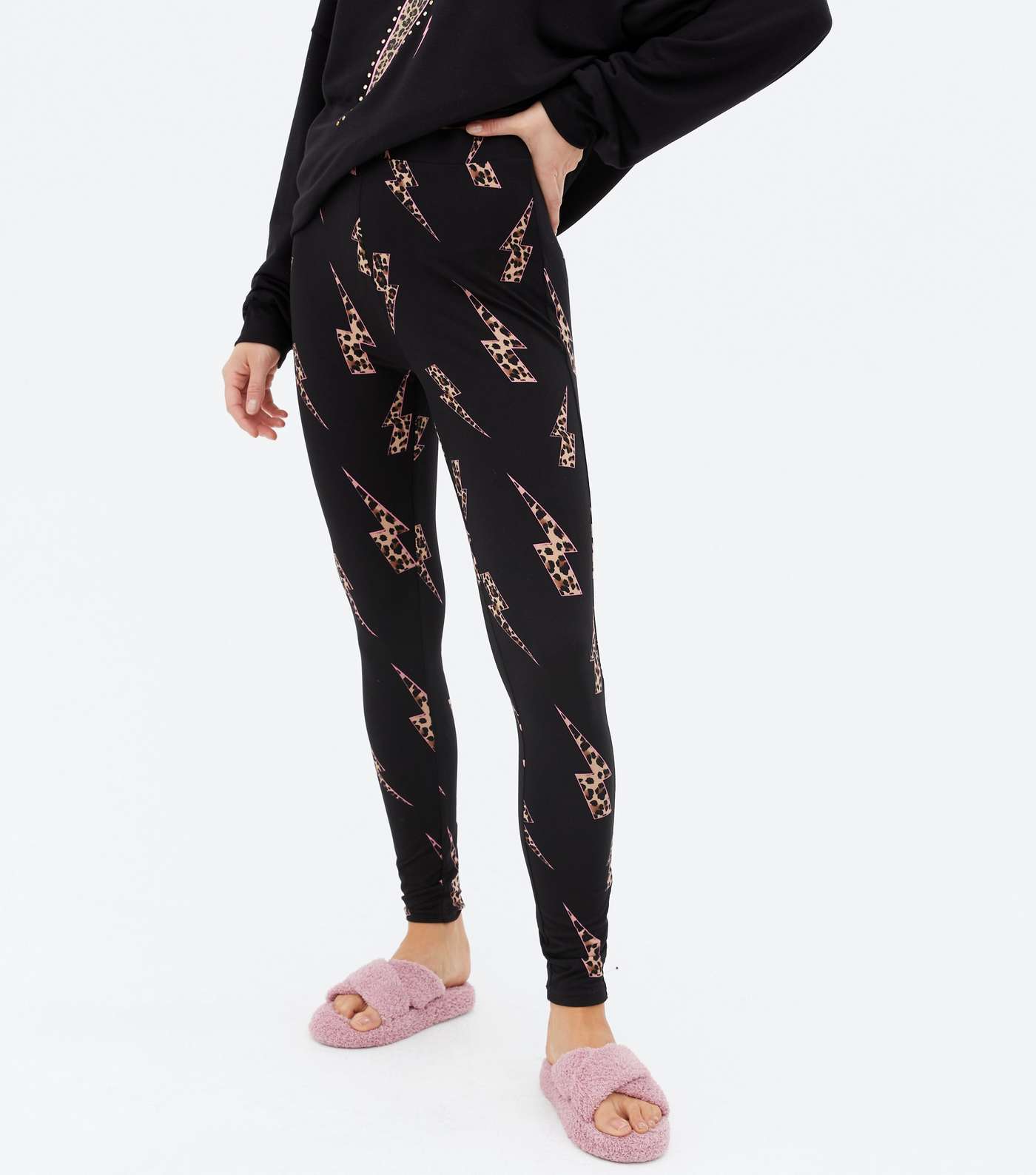 Black Legging Pyjama Set with Leopard Print Lightning Image 3
