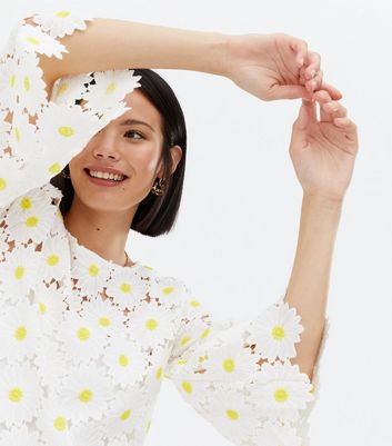 Sunshine Soul White Daisy Crochet 