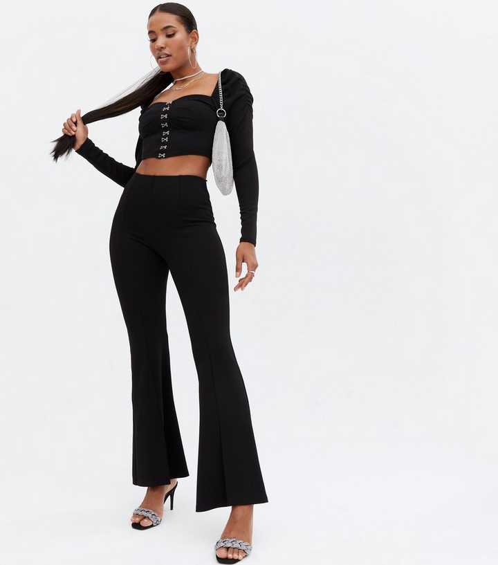 https://media2.newlookassets.com/i/newlook/803760101M1/womens/clothing/tops/black-hook-and-eye-corset-crop-top.jpg?strip=true&qlt=50&w=720