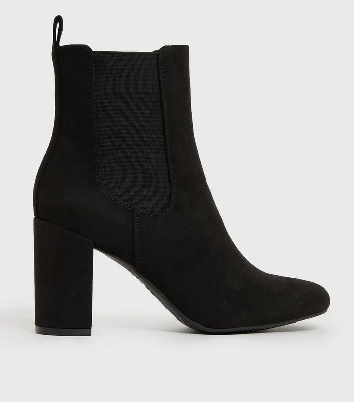 https://media2.newlookassets.com/i/newlook/804273501/womens/footwear/boots/black-suedette-block-heel-ankle-boots.jpg?strip=true&qlt=80&w=720