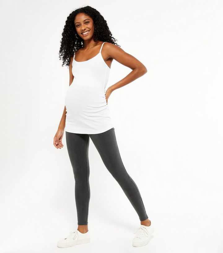 https://media2.newlookassets.com/i/newlook/806027501/womens/clothing/leggings/curves-maternity-dark-grey-acid-wash-leggings.jpg?strip=true&qlt=50&w=720