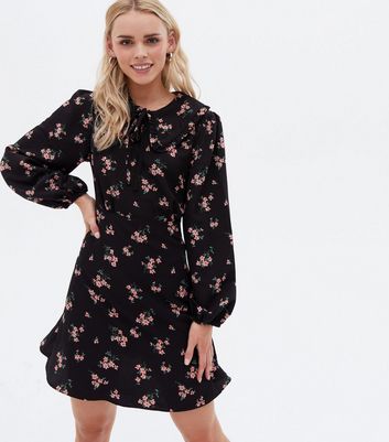 Petite Black Ditsy Floral Frill Collar Mini Dress New Look