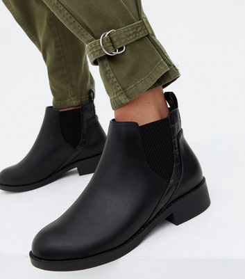 black flat shoe boots