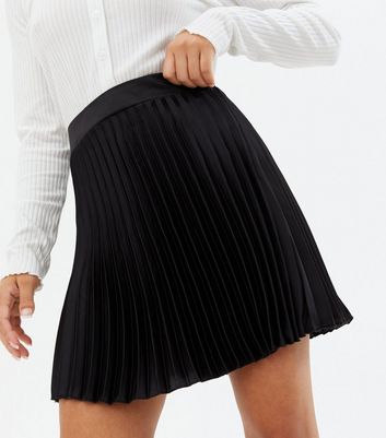 Petite Black Satin Pleated Mini Skirt New Look