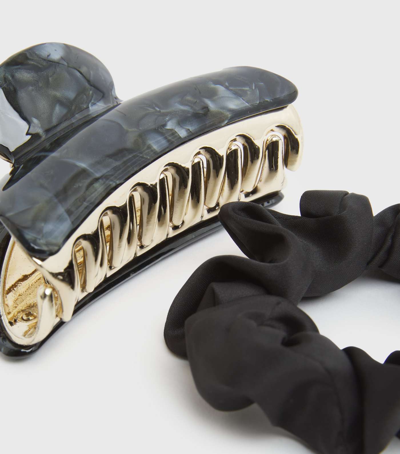 2 Pack Black Resin Bulldog Claw Clip and Scrunchie Set Image 2
