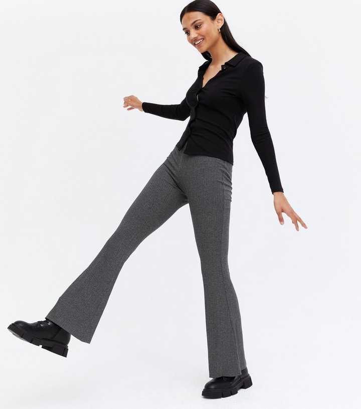 https://media2.newlookassets.com/i/newlook/807076603/womens/clothing/loungewear/dark-grey-ribbed-flared-trousers.jpg?strip=true&qlt=50&w=720