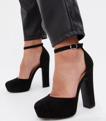 black platform court