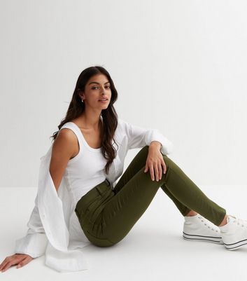 https://media2.newlookassets.com/i/newlook/810243634/womens/clothing/jeans/khaki-mid-rise-lift-shape-emilee-jeggings.jpg