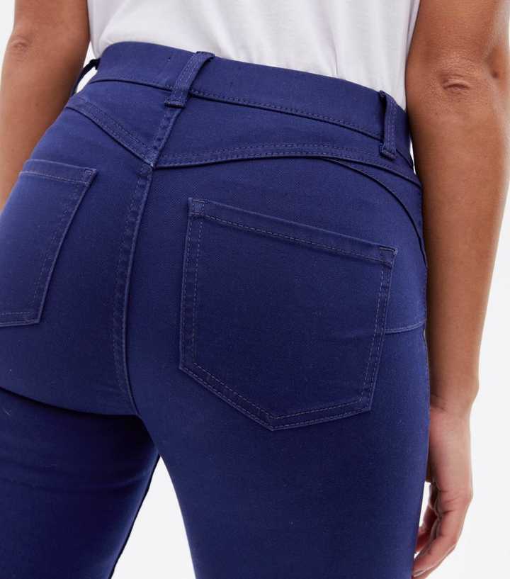 https://media2.newlookassets.com/i/newlook/810243641M2/womens/clothing/jeans/navy-mid-rise-lift-shape-emilee-jeggings.jpg?strip=true&qlt=50&w=720