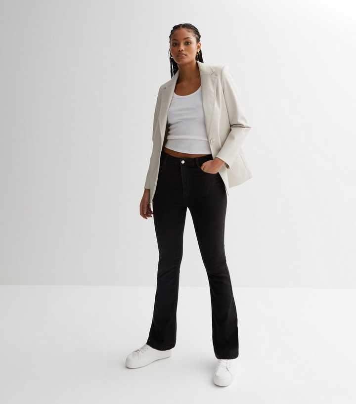 https://media2.newlookassets.com/i/newlook/810771401/womens/clothing/jeans/black-waist-enhance-quinn-bootcut-jeans.jpg?strip=true&qlt=50&w=720