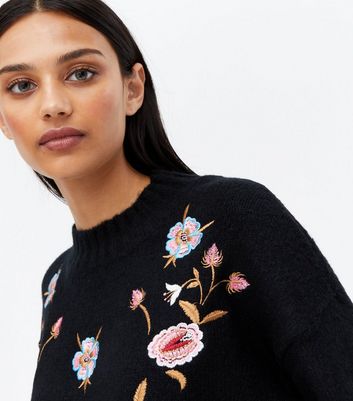 Black jumper 2025 with embroidered flowers