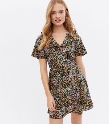 Black Ditsy Floral Frill Collar Flutter 